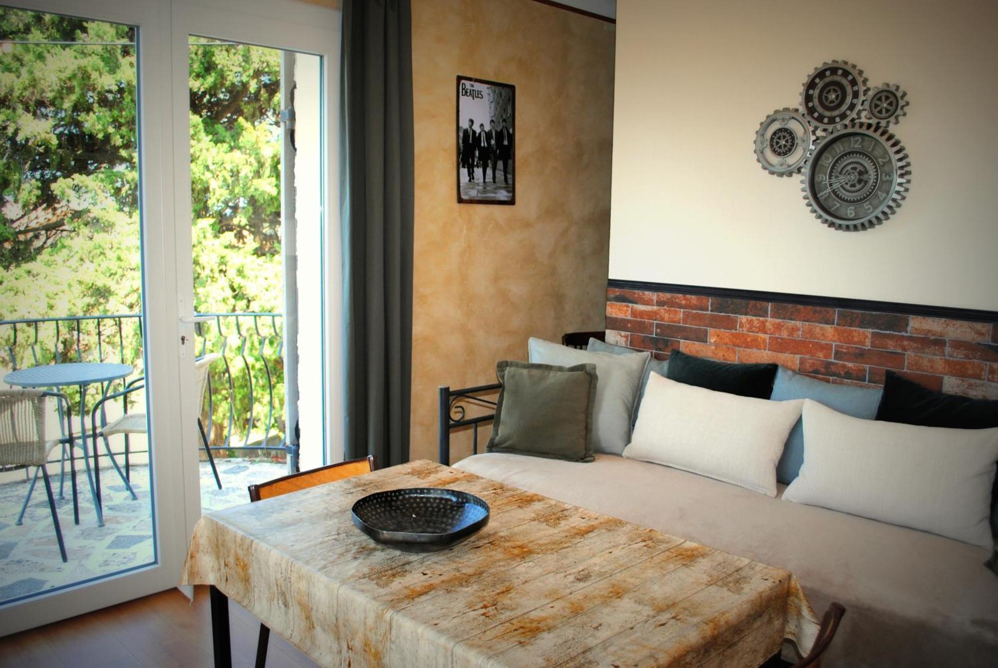 Terre De Bacchus Couette-café
