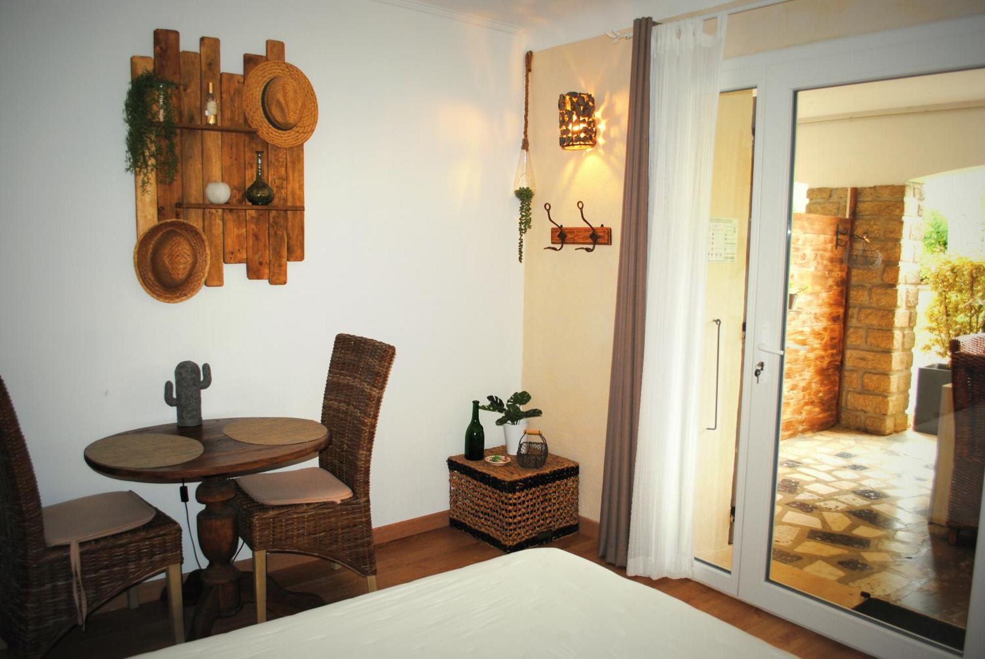 Terre De Bacchus Couette-café *